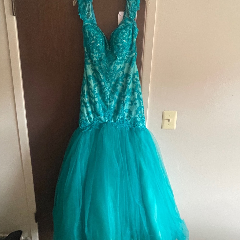 Sherri hill dress beautiful sequins never worn before with tags